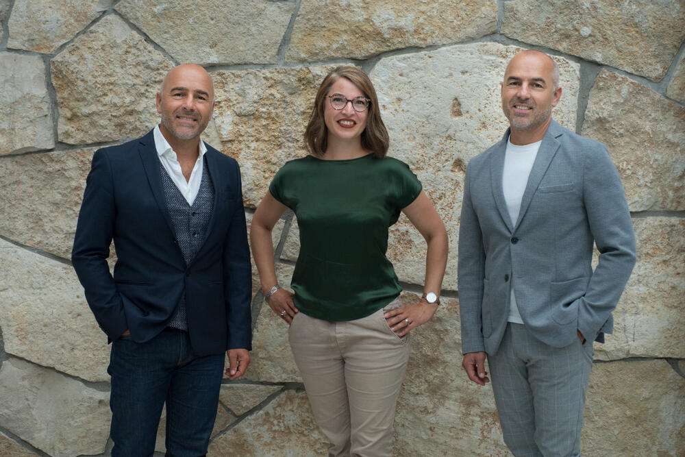 GEPLAN DESIGN Cord und Rolf Glantz zusammen mit Standortleitung Michaela Reichwald